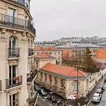 Charming And Bright Near Montmartre