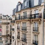 Charming And Bright Near Montmartre