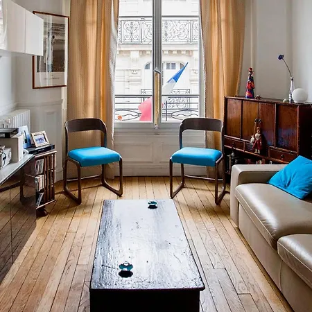 Charming And Bright Near Montmartre